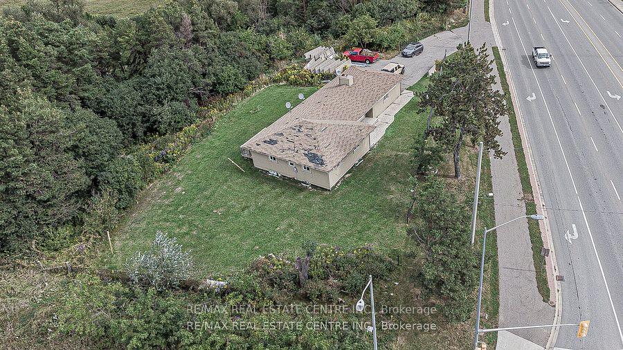 Photo 4 of 3024 Countryside Drive, Brampton, Vales of Castlemore North — HOMEH