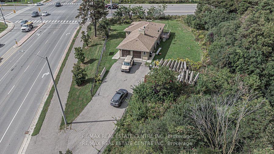 Photo 5 of 3024 Countryside Drive, Brampton, Vales of Castlemore North — HOMEH