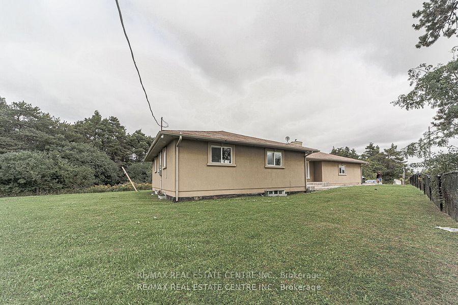 Photo 9 of 3024 Countryside Drive, Brampton, Vales of Castlemore North — HOMEH