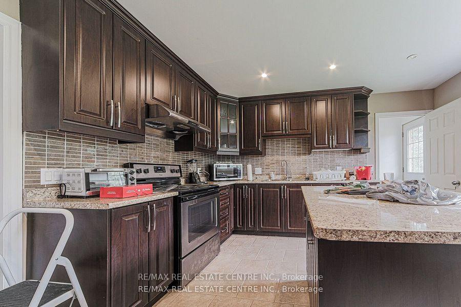 Photo 15 of 3024 Countryside Drive, Brampton, Vales of Castlemore North — HOMEH