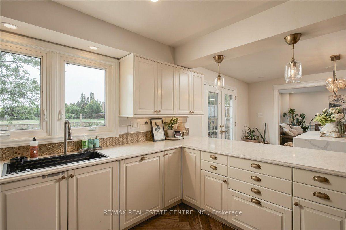 Photo 11 of 1749 Heritage Way, Oakville, Glen Abbey — HOMEH