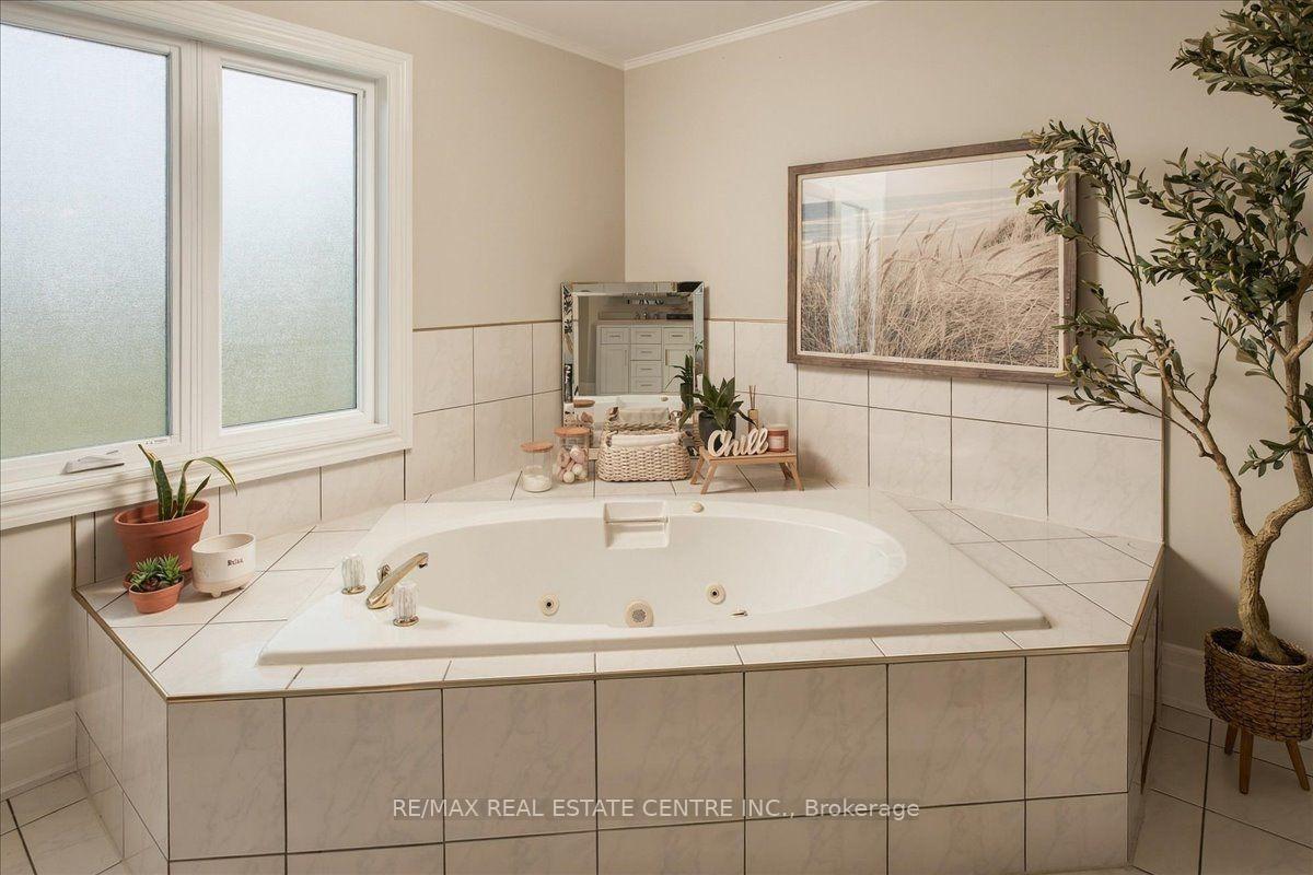Photo 25 of 1749 Heritage Way, Oakville, Glen Abbey — HOMEH