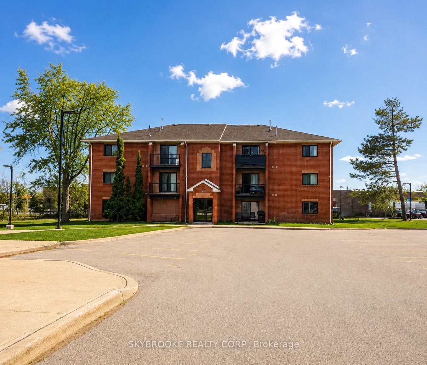 Photo 2 of Unit F8, 171 Edgehill Drive, Barrie, Letitia Heights — HOMEH