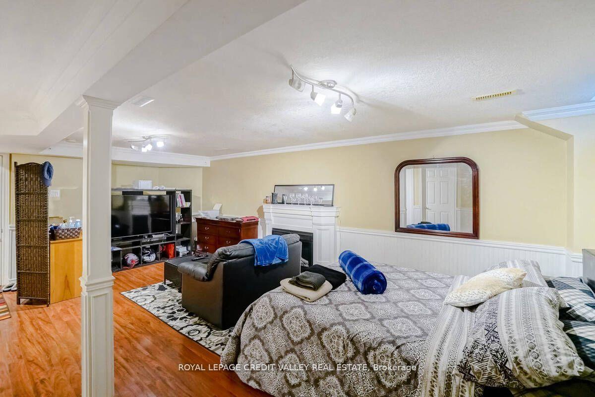 Photo 4 of 95 Mullis Crescent, Brampton, Fletcher's West — HOMEH