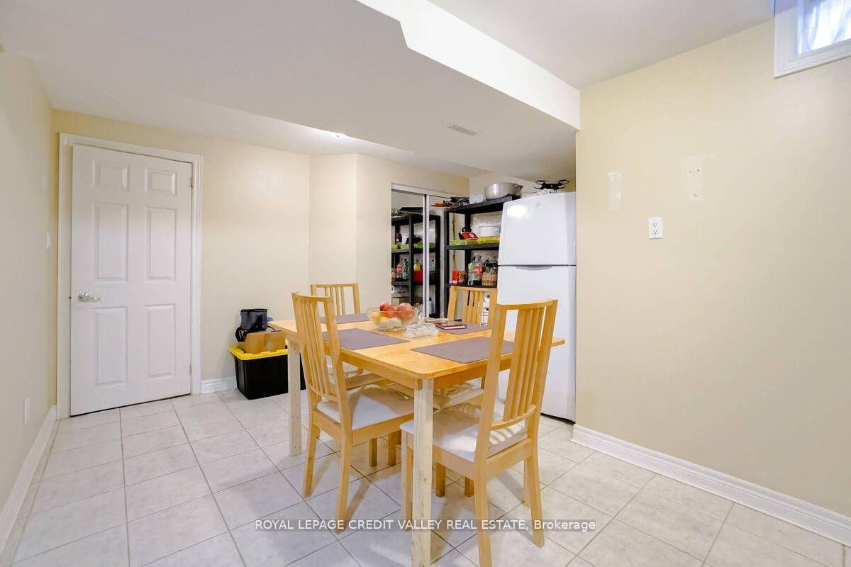 Photo 5 of 95 Mullis Crescent, Brampton, Fletcher's West — HOMEH