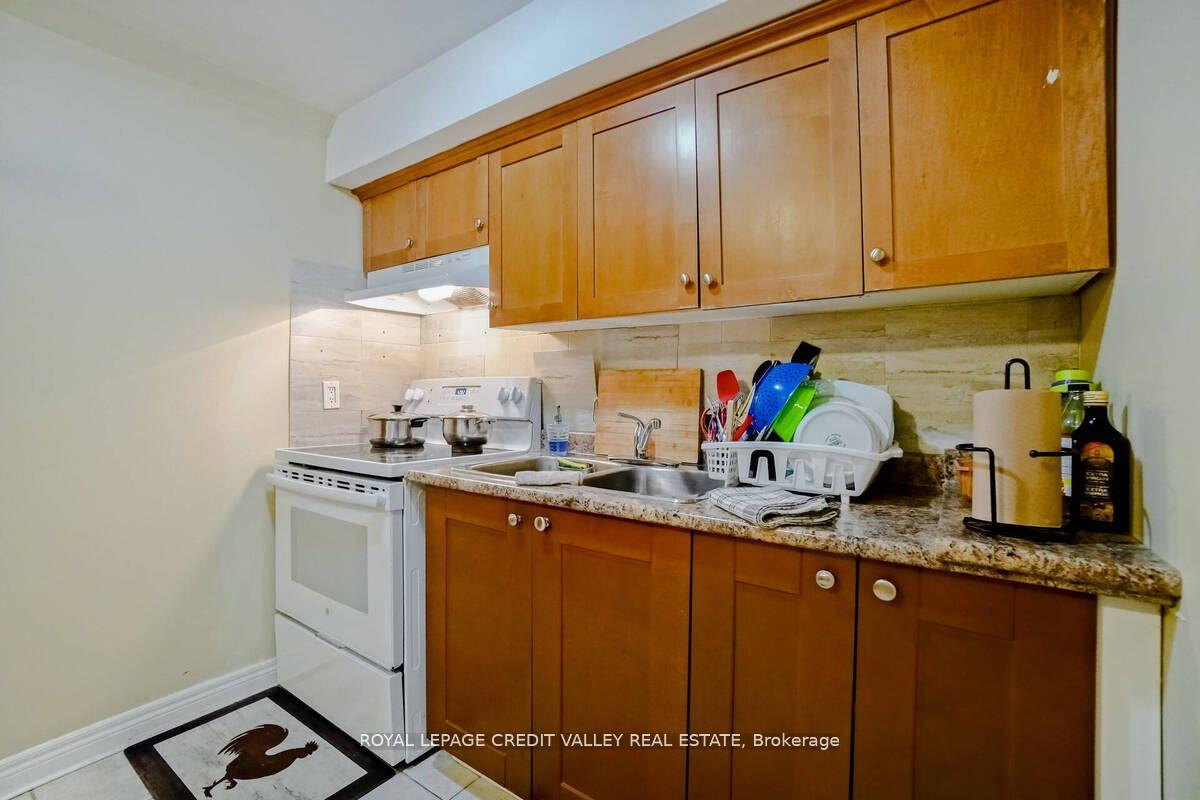 Photo 7 of 95 Mullis Crescent, Brampton, Fletcher's West — HOMEH
