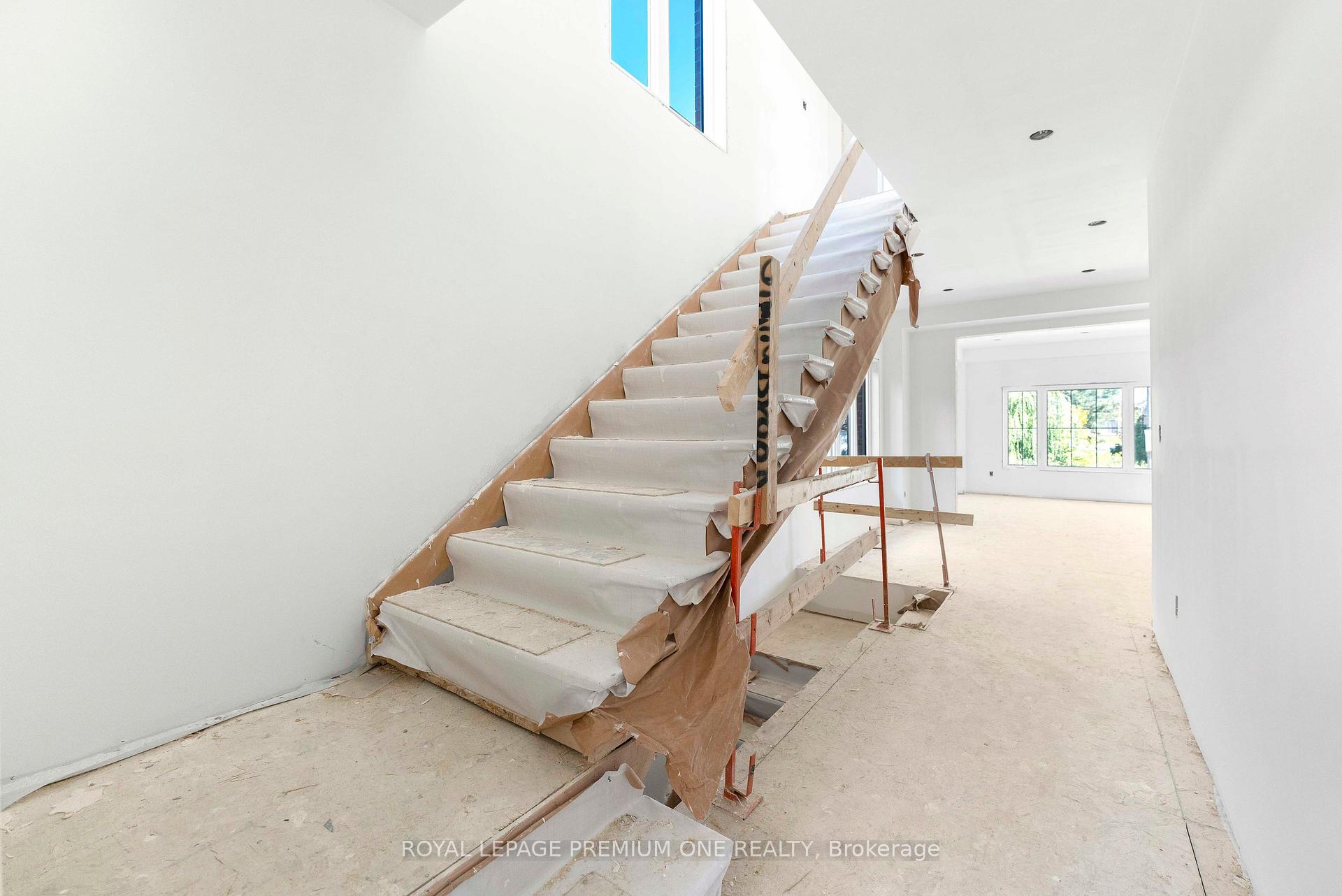 Photo 7 of 8 Jack Kenny Court, Caledon, Bolton West — HOMEH