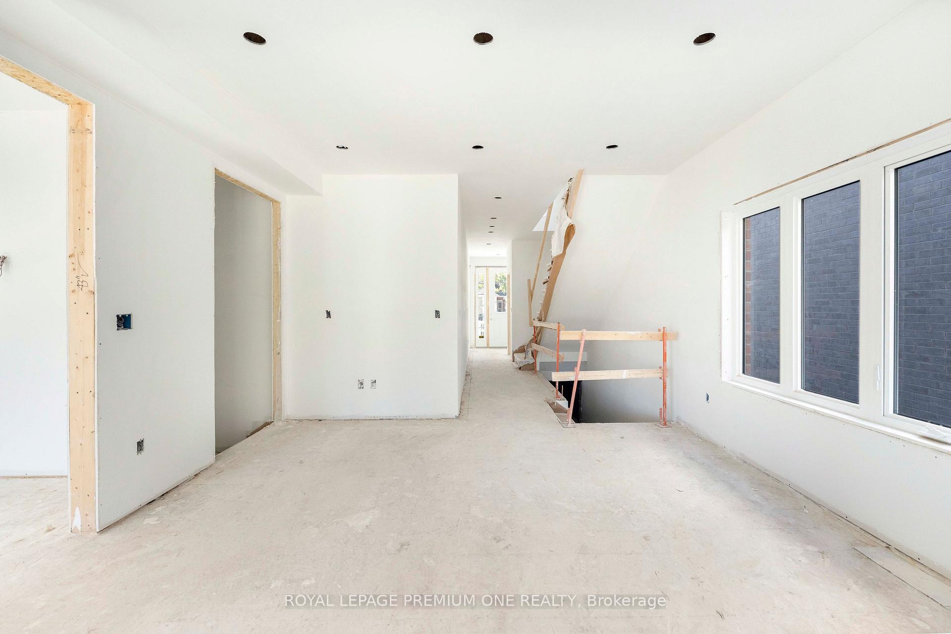 Photo 11 of 8 Jack Kenny Court, Caledon, Bolton West — HOMEH