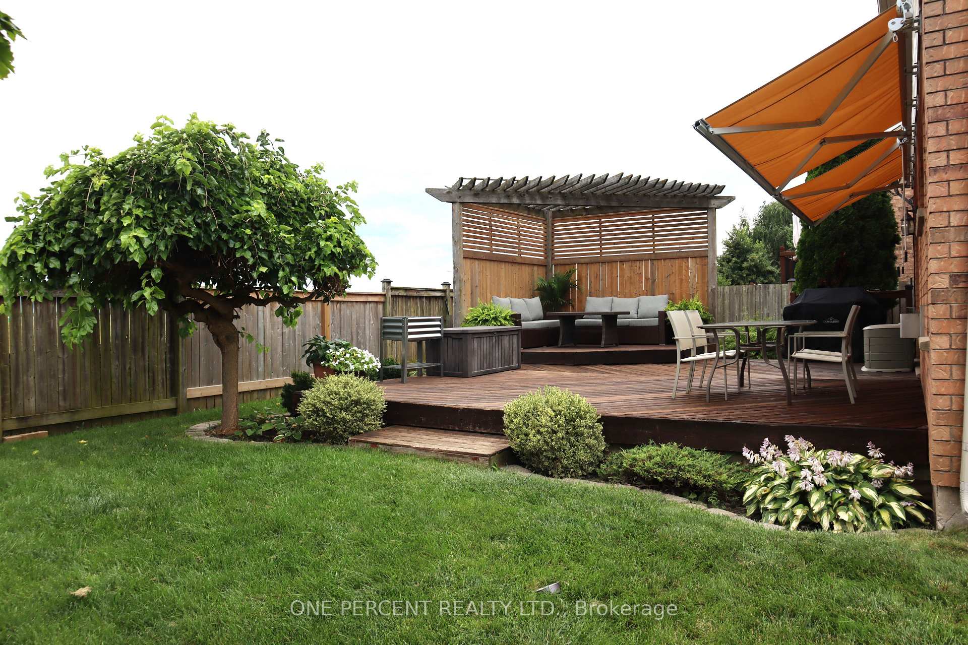 Photo 3 of 349 Winterberry Boulevard, Thorold, Confederation Heights — HOMEH