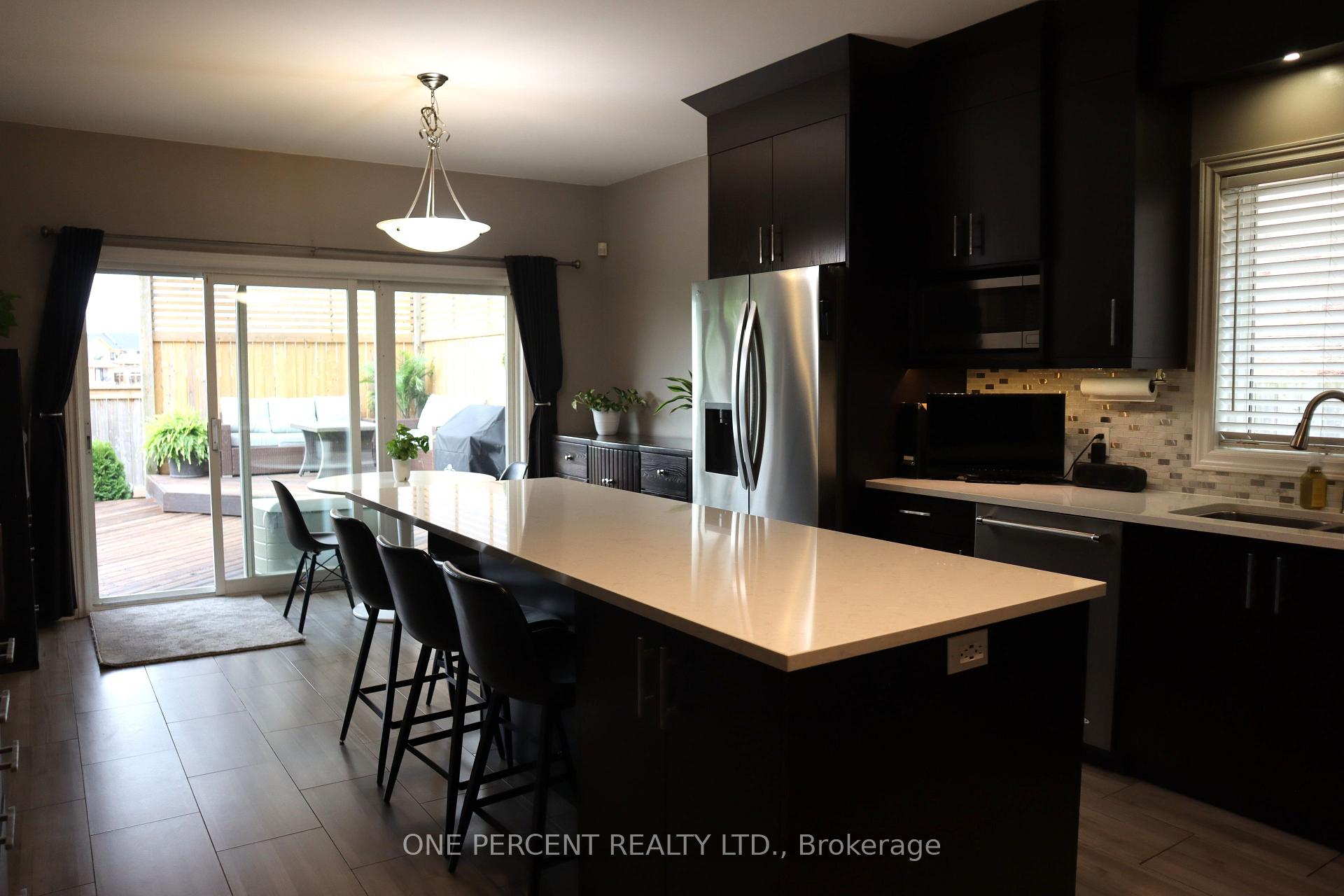 Photo 10 of 349 Winterberry Boulevard, Thorold, Confederation Heights — HOMEH