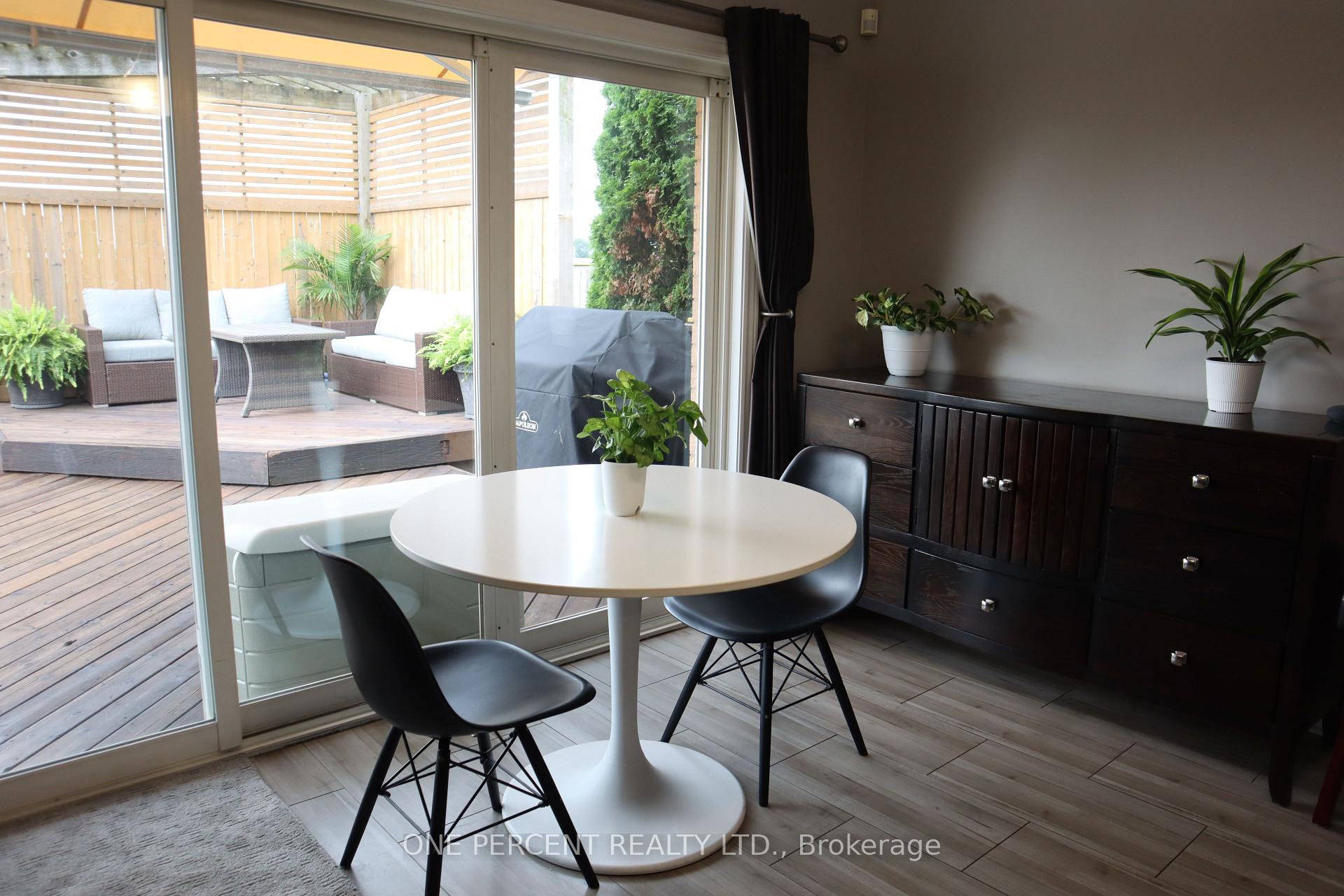 Photo 12 of 349 Winterberry Boulevard, Thorold, Confederation Heights — HOMEH