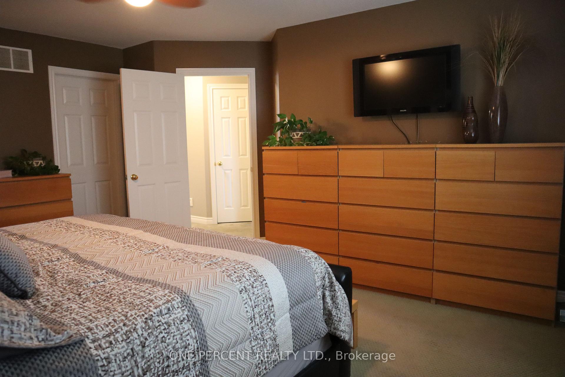 Photo 22 of 349 Winterberry Boulevard, Thorold, Confederation Heights — HOMEH