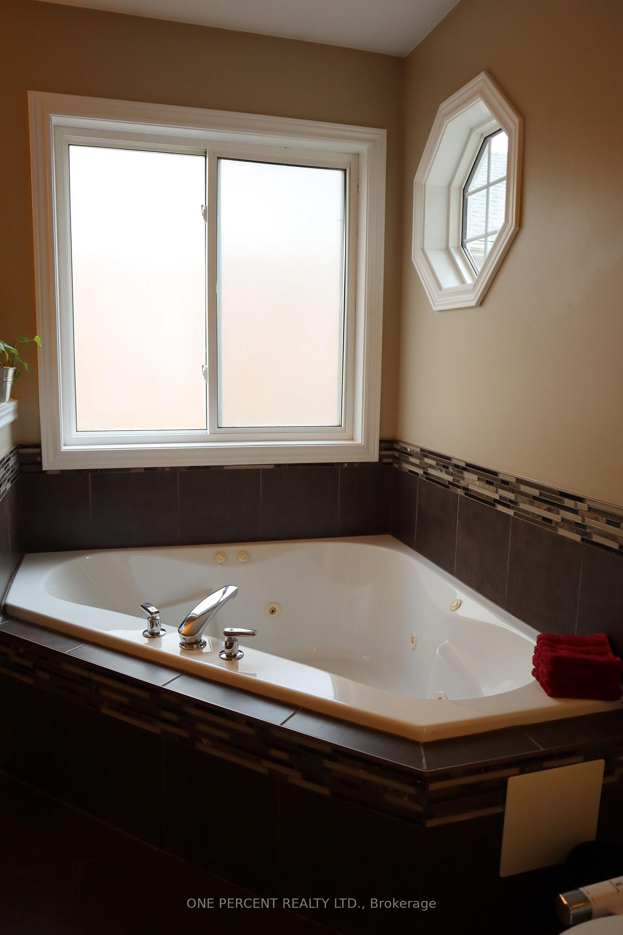 Photo 27 of 349 Winterberry Boulevard, Thorold, Confederation Heights — HOMEH