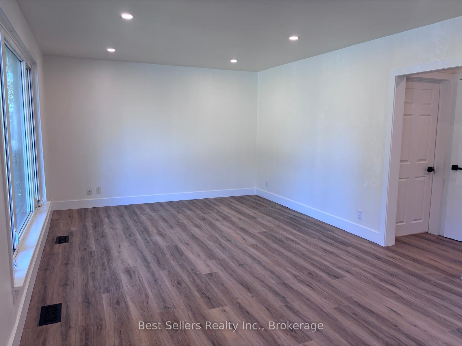Photo 4 of Unit MAIN, 767 Gaspe Avenue, Oshawa, Lakeview — HOMEH