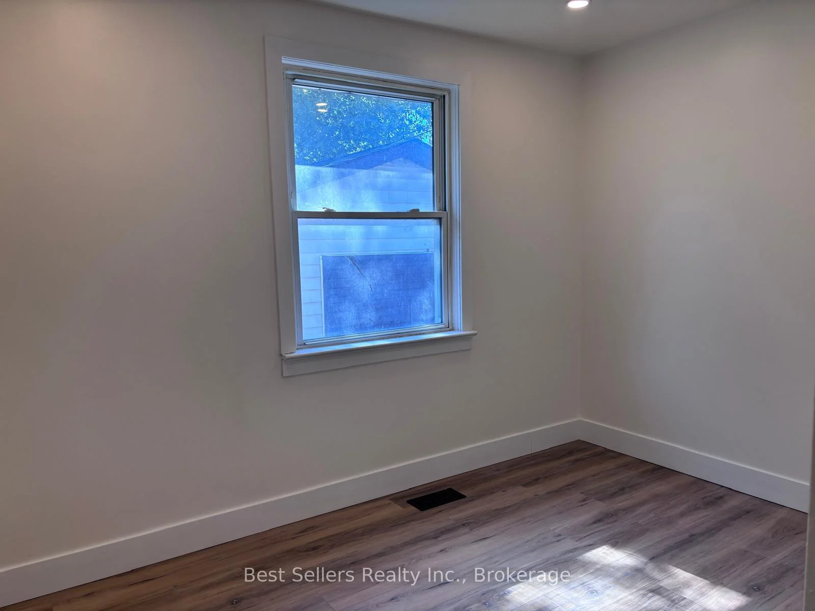 Photo 22 of Unit MAIN, 767 Gaspe Avenue, Oshawa, Lakeview — HOMEH