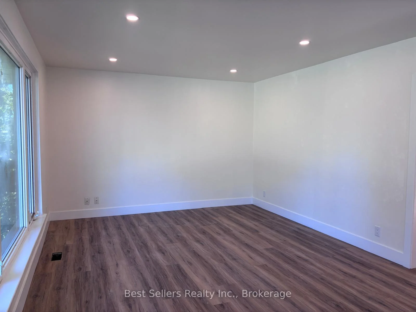 Photo 24 of Unit MAIN, 767 Gaspe Avenue, Oshawa, Lakeview — HOMEH