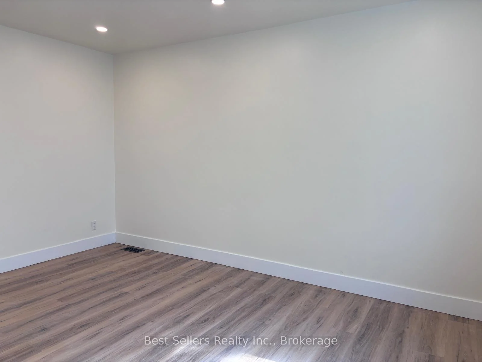 Photo 28 of Unit MAIN, 767 Gaspe Avenue, Oshawa, Lakeview — HOMEH