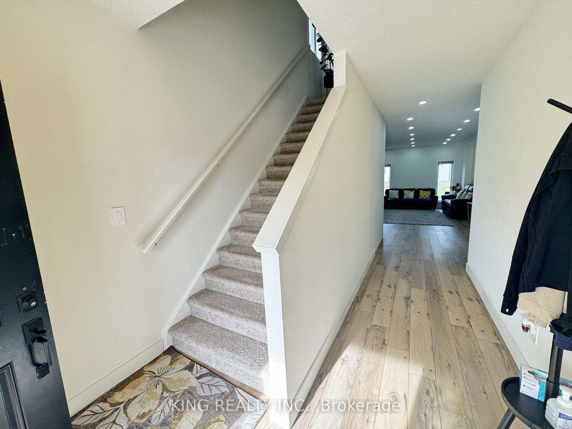 Photo 7 of Unit UPPER, 1462 Twilite Boulevard, London, North S — HOMEH