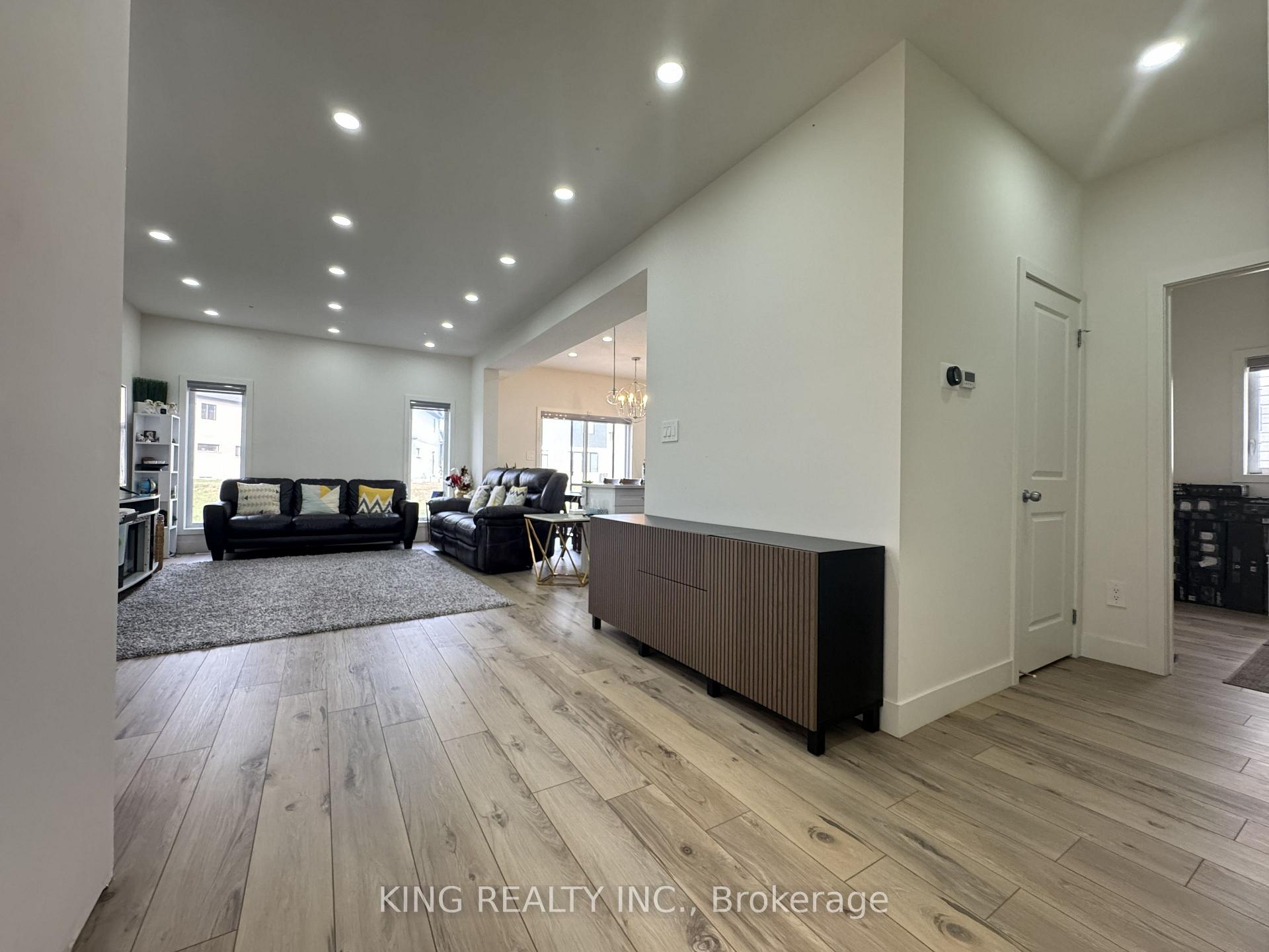 Photo 9 of Unit UPPER, 1462 Twilite Boulevard, London, North S — HOMEH