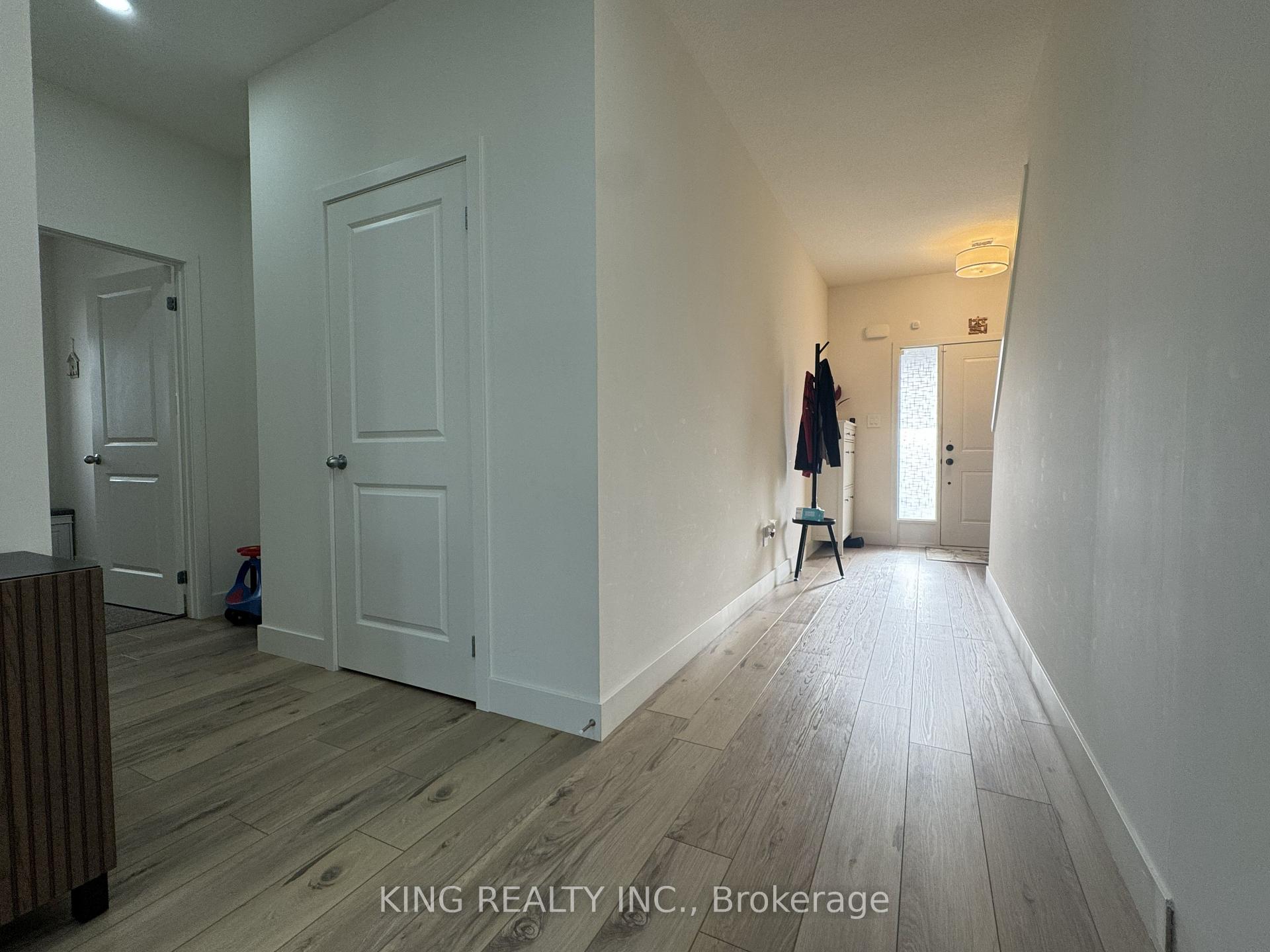 Photo 10 of Unit UPPER, 1462 Twilite Boulevard, London, North S — HOMEH
