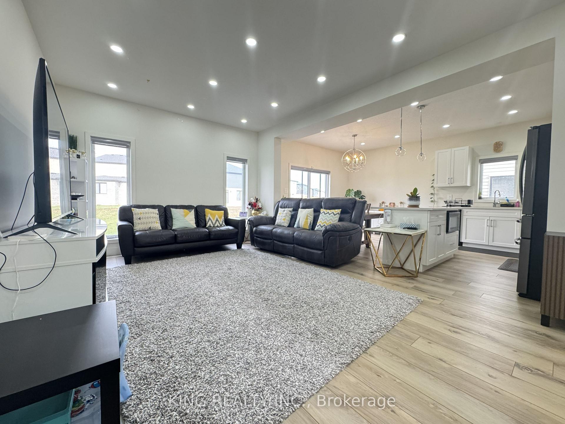 Photo 11 of Unit UPPER, 1462 Twilite Boulevard, London, North S — HOMEH