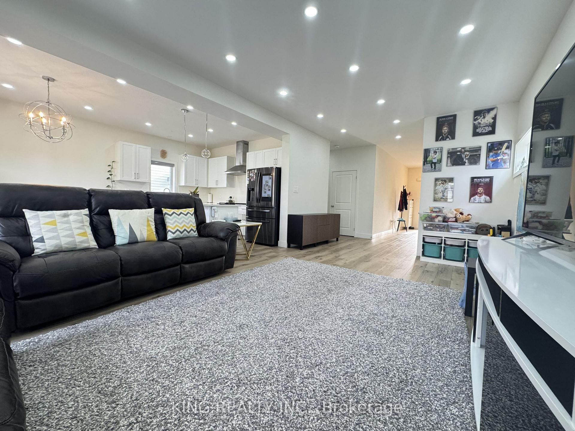 Photo 12 of Unit UPPER, 1462 Twilite Boulevard, London, North S — HOMEH