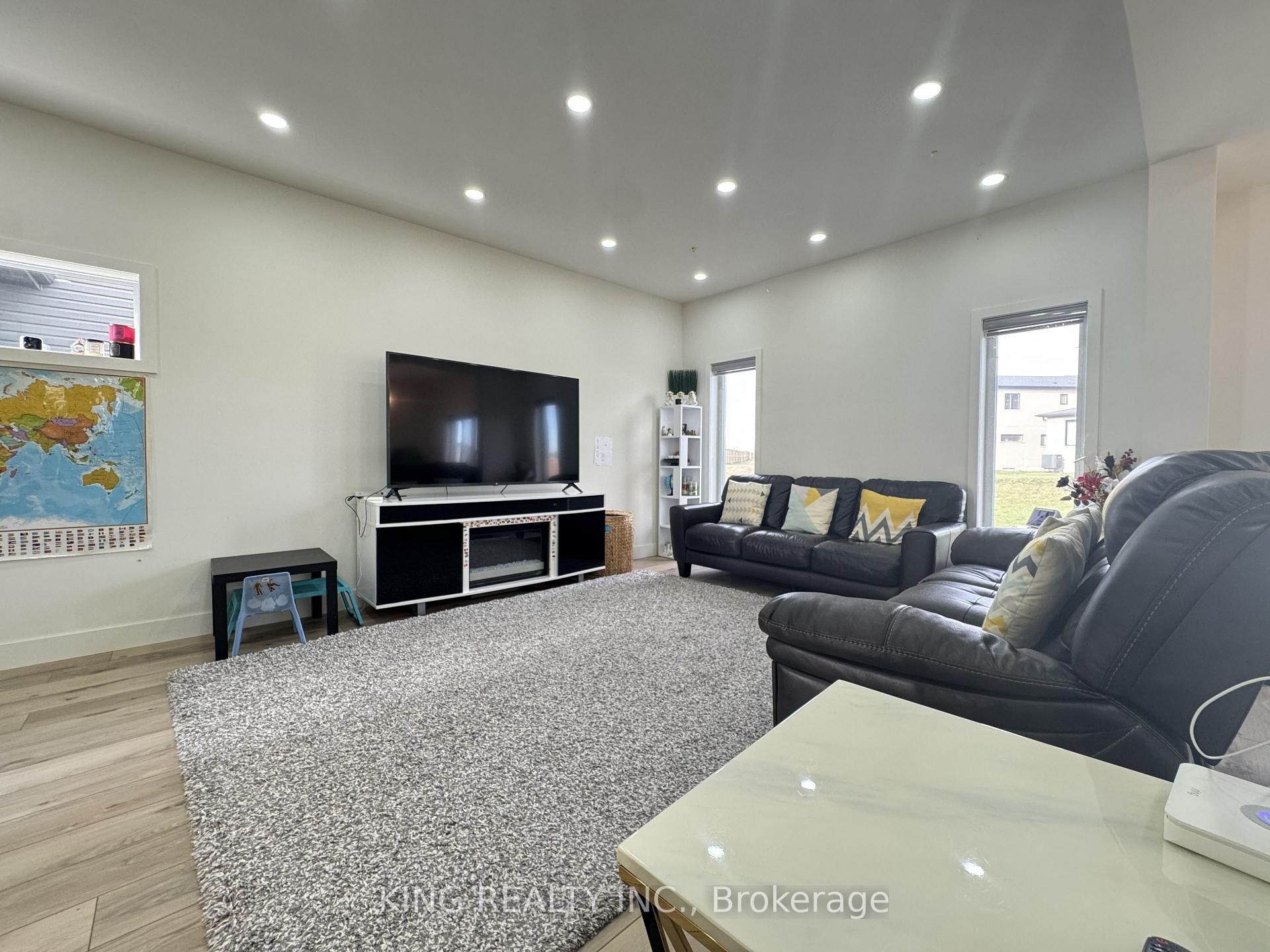 Photo 13 of Unit UPPER, 1462 Twilite Boulevard, London, North S — HOMEH