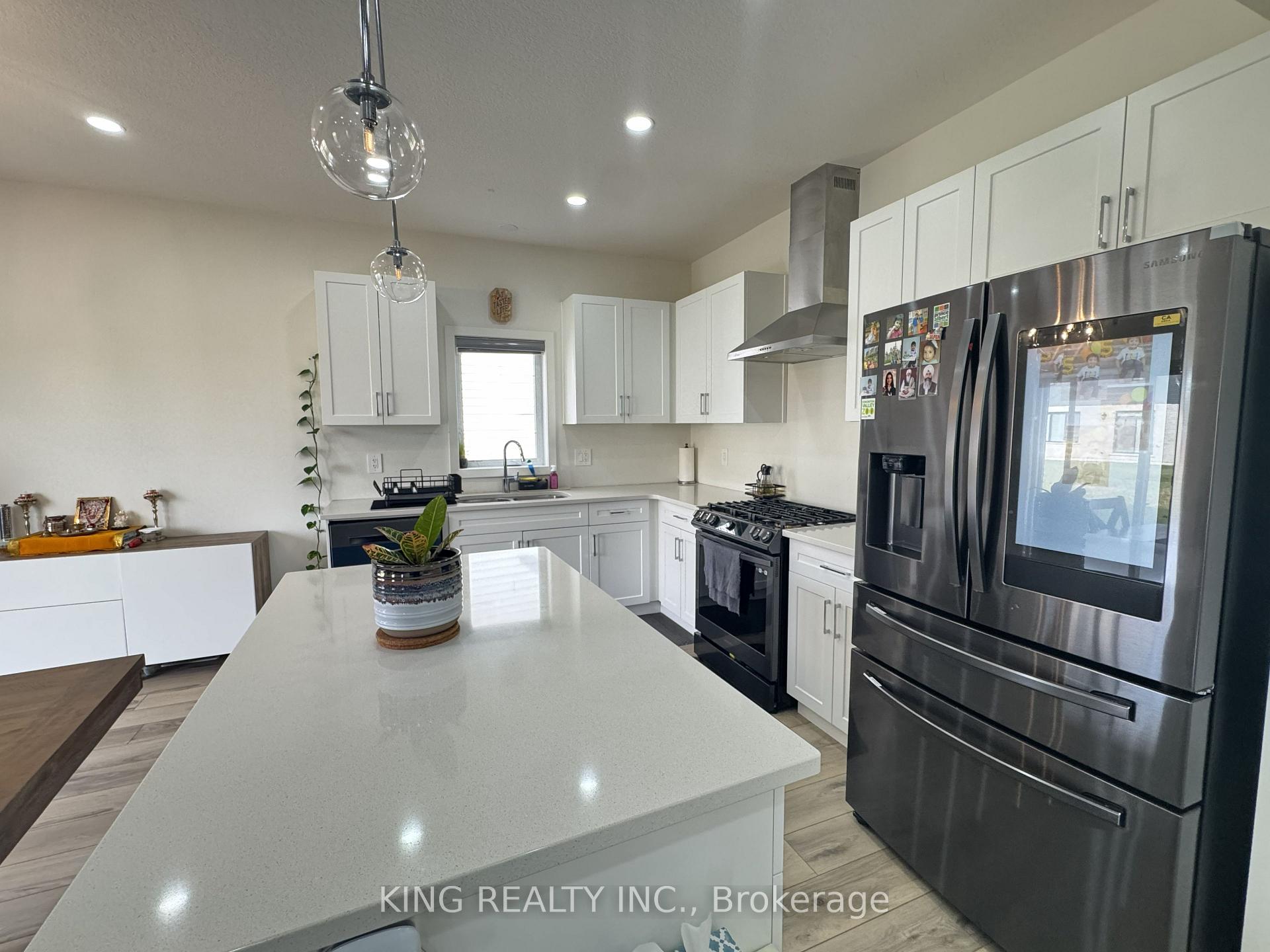 Photo 14 of Unit UPPER, 1462 Twilite Boulevard, London, North S — HOMEH