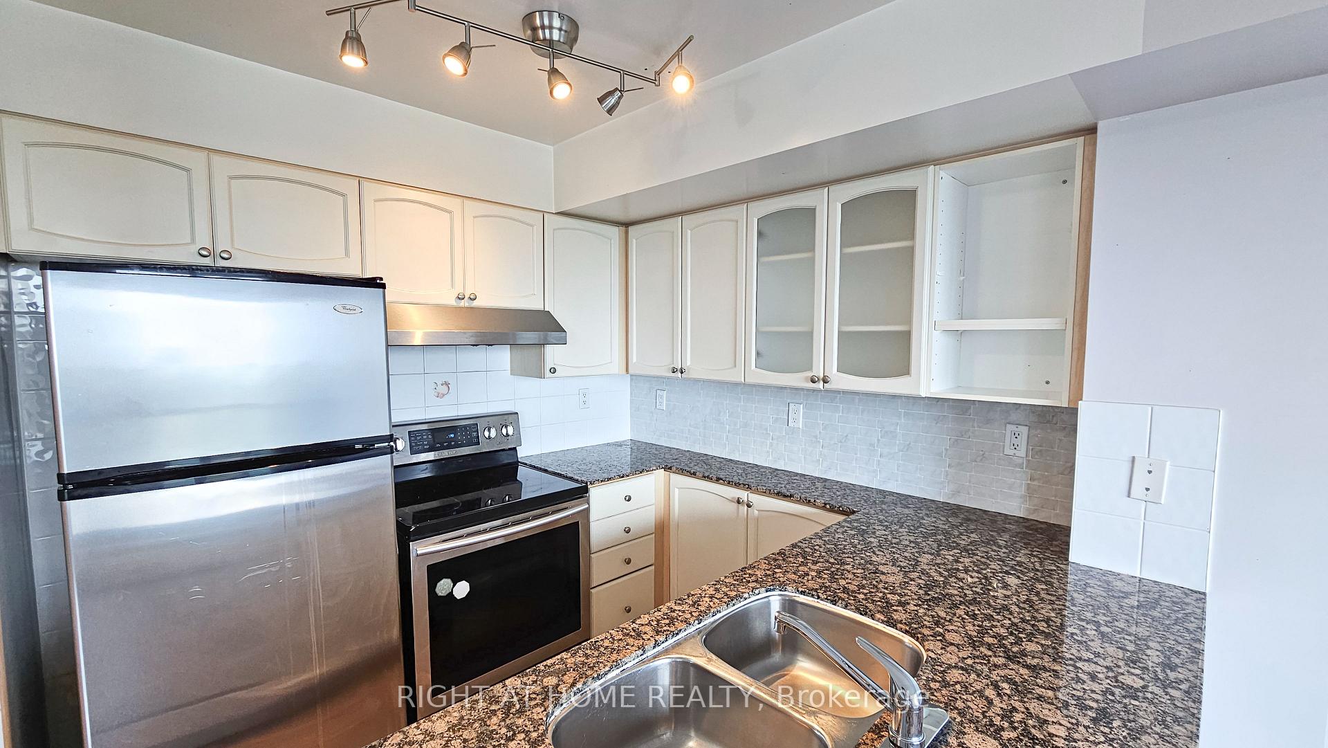 Photo 8 of Unit 1510, 188 Doris Avenue, North York, Willowdale East — HOMEH