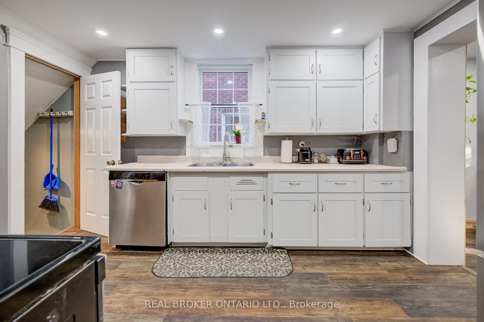 Photo 16 of 36 Cherry Street, Stratford — HOMEH