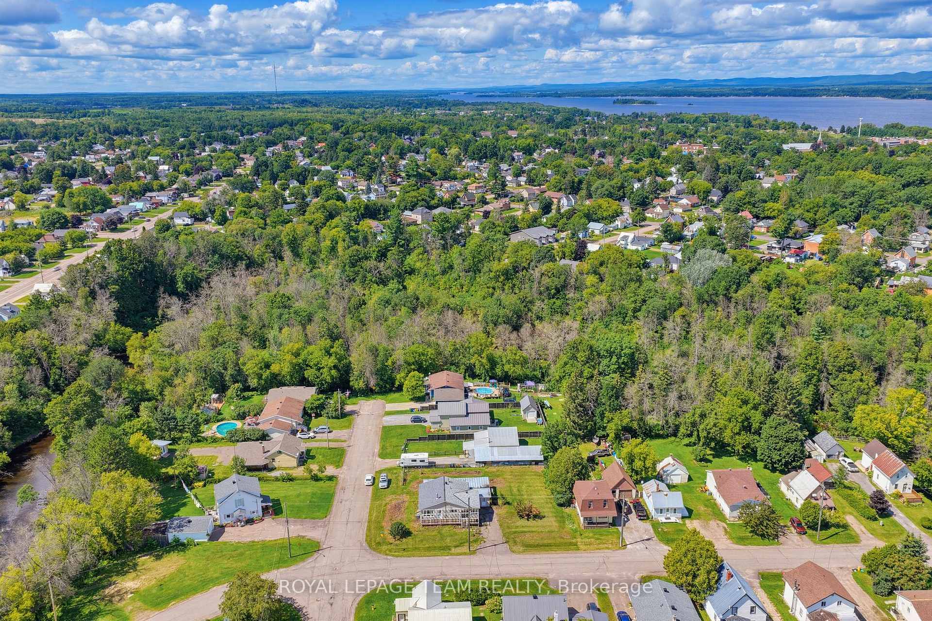 Photo 4 of 550 Giroux Street, Pembroke, Pembroke — HOMEH