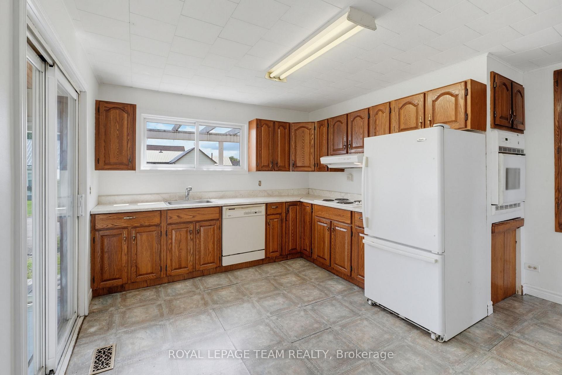 Photo 8 of 550 Giroux Street, Pembroke, Pembroke — HOMEH