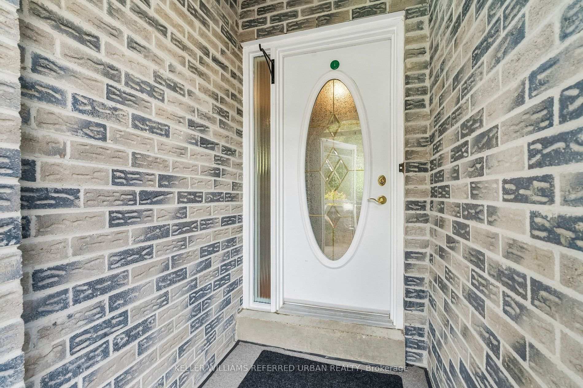 Photo 3 of 190 Hilltop Drive, East Gwillimbury, Holland Landing — HOMEH