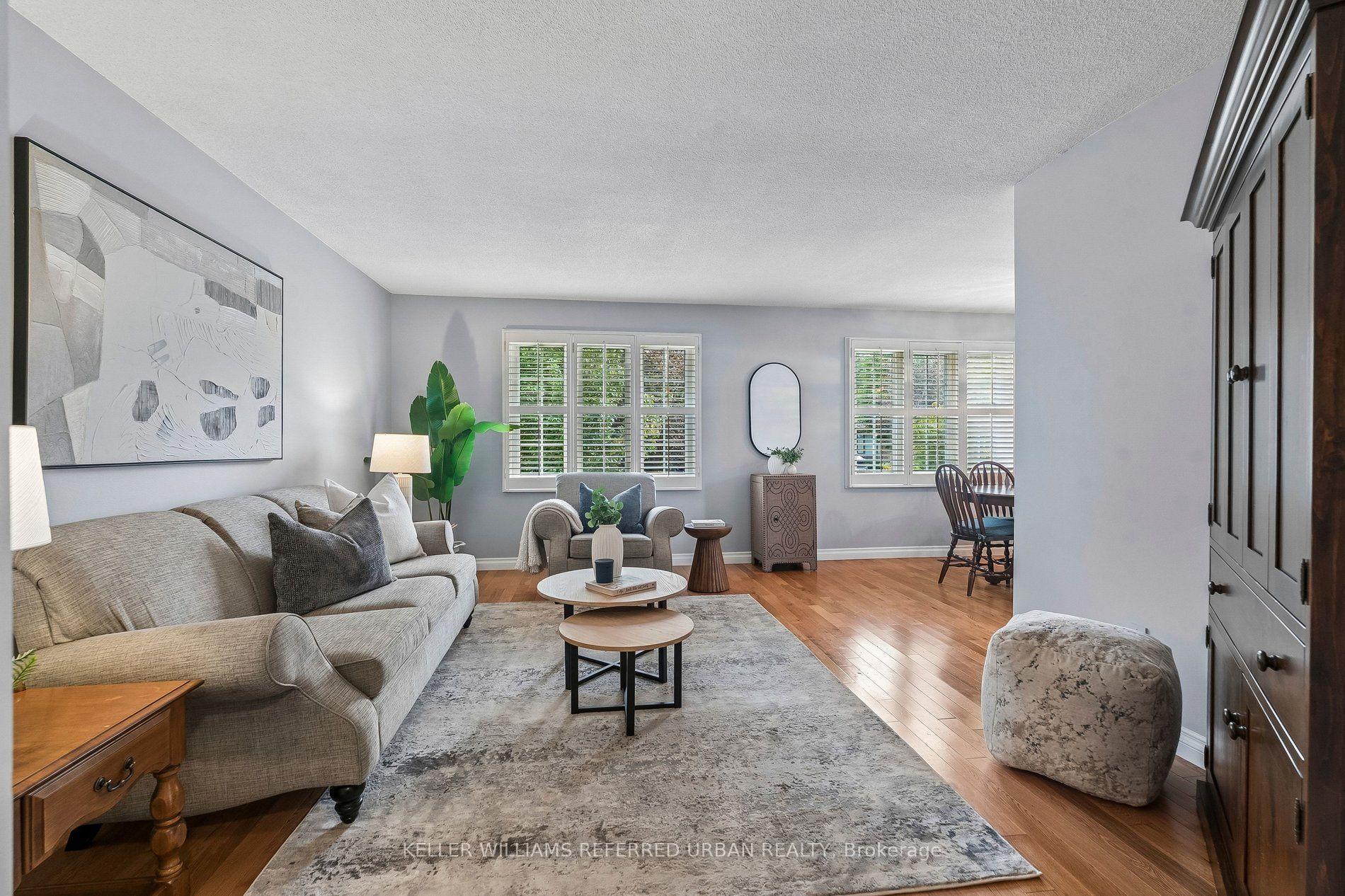 Photo 6 of 190 Hilltop Drive, East Gwillimbury, Holland Landing — HOMEH