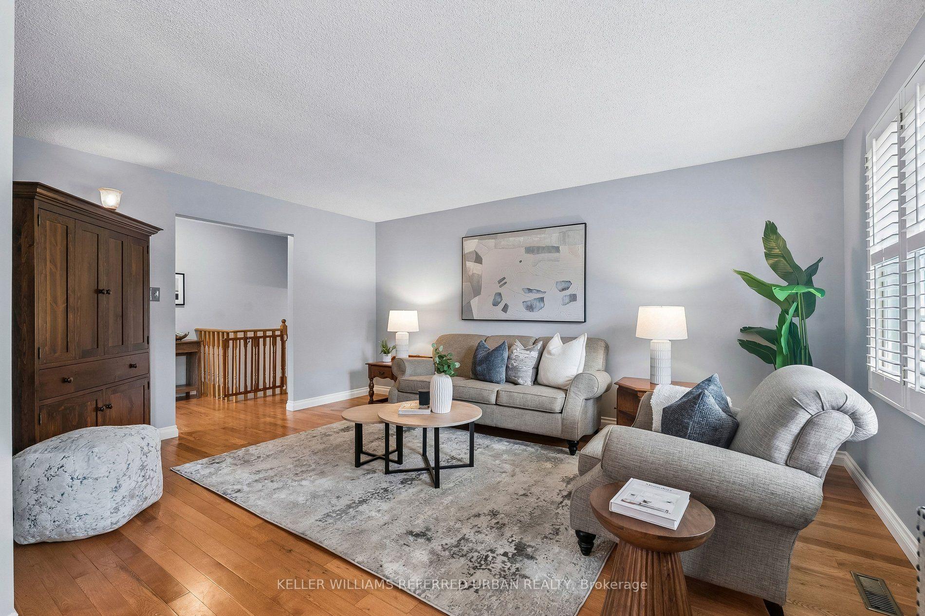 Photo 9 of 190 Hilltop Drive, East Gwillimbury, Holland Landing — HOMEH