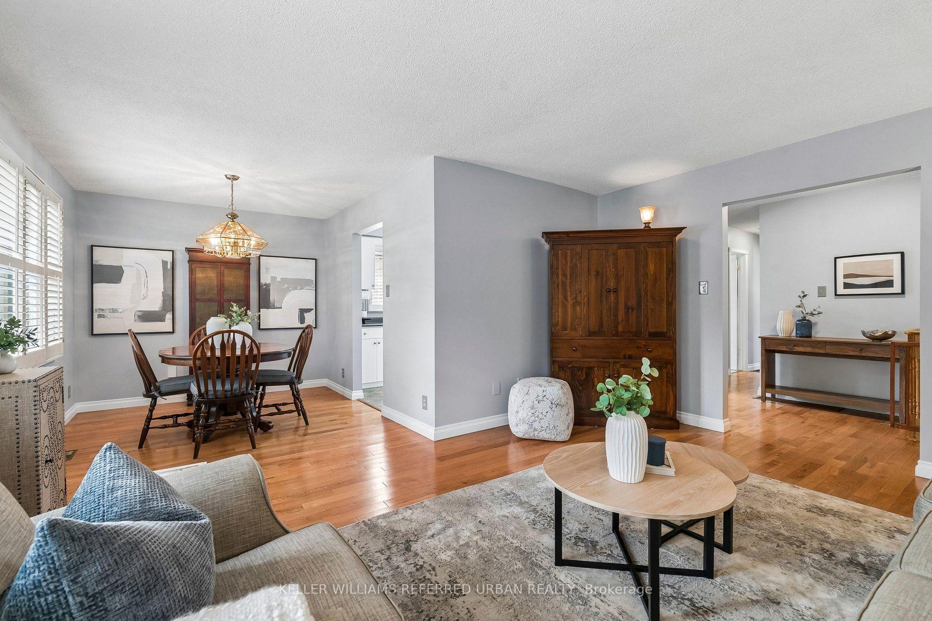 Photo 10 of 190 Hilltop Drive, East Gwillimbury, Holland Landing — HOMEH