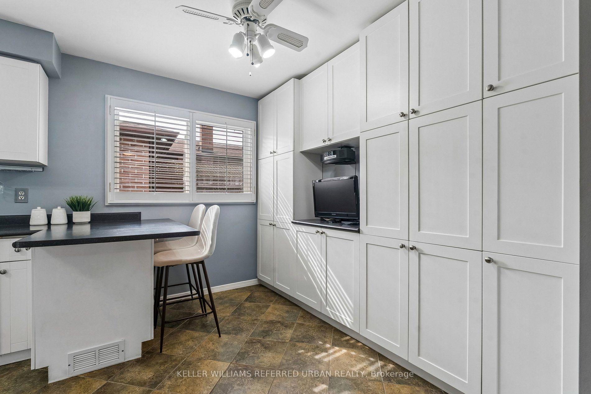 Photo 17 of 190 Hilltop Drive, East Gwillimbury, Holland Landing — HOMEH