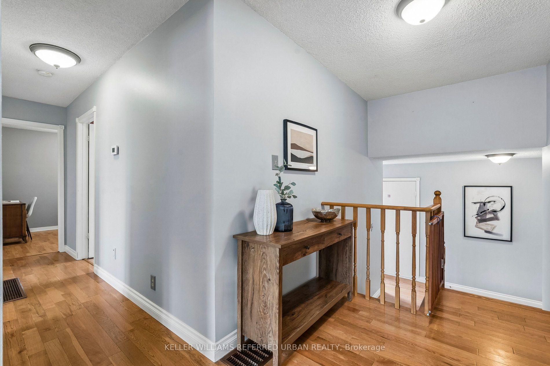 Photo 19 of 190 Hilltop Drive, East Gwillimbury, Holland Landing — HOMEH