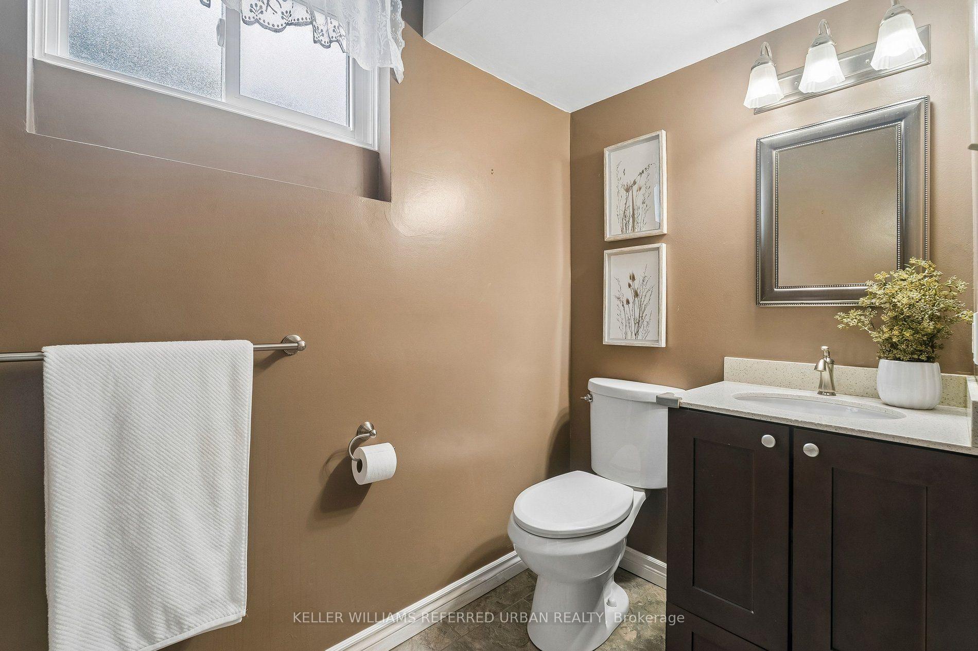 Photo 37 of 190 Hilltop Drive, East Gwillimbury, Holland Landing — HOMEH