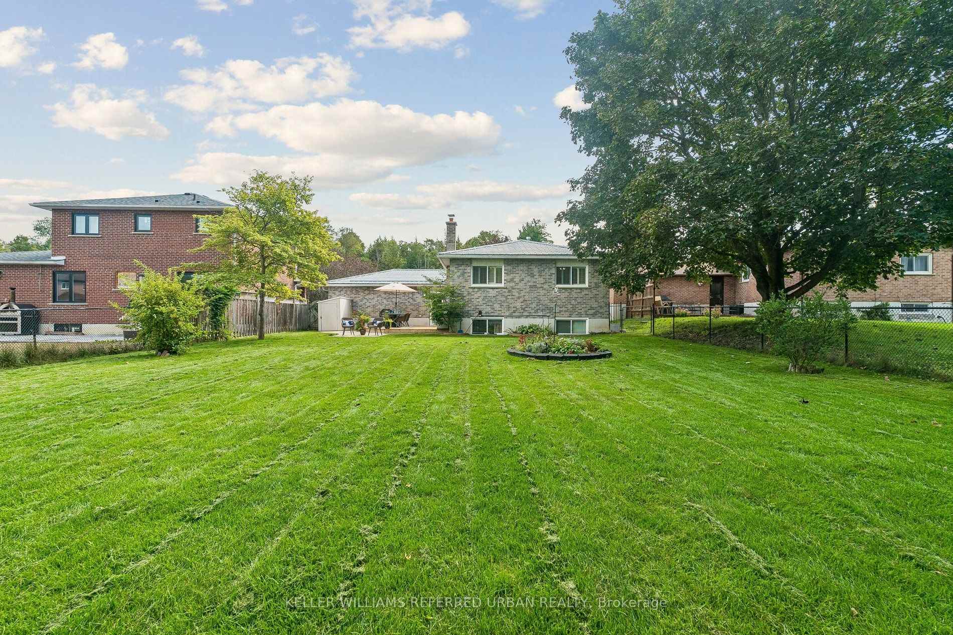 Photo 38 of 190 Hilltop Drive, East Gwillimbury, Holland Landing — HOMEH