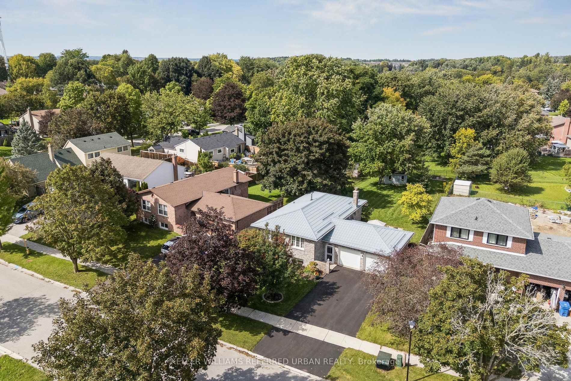 Photo 46 of 190 Hilltop Drive, East Gwillimbury, Holland Landing — HOMEH
