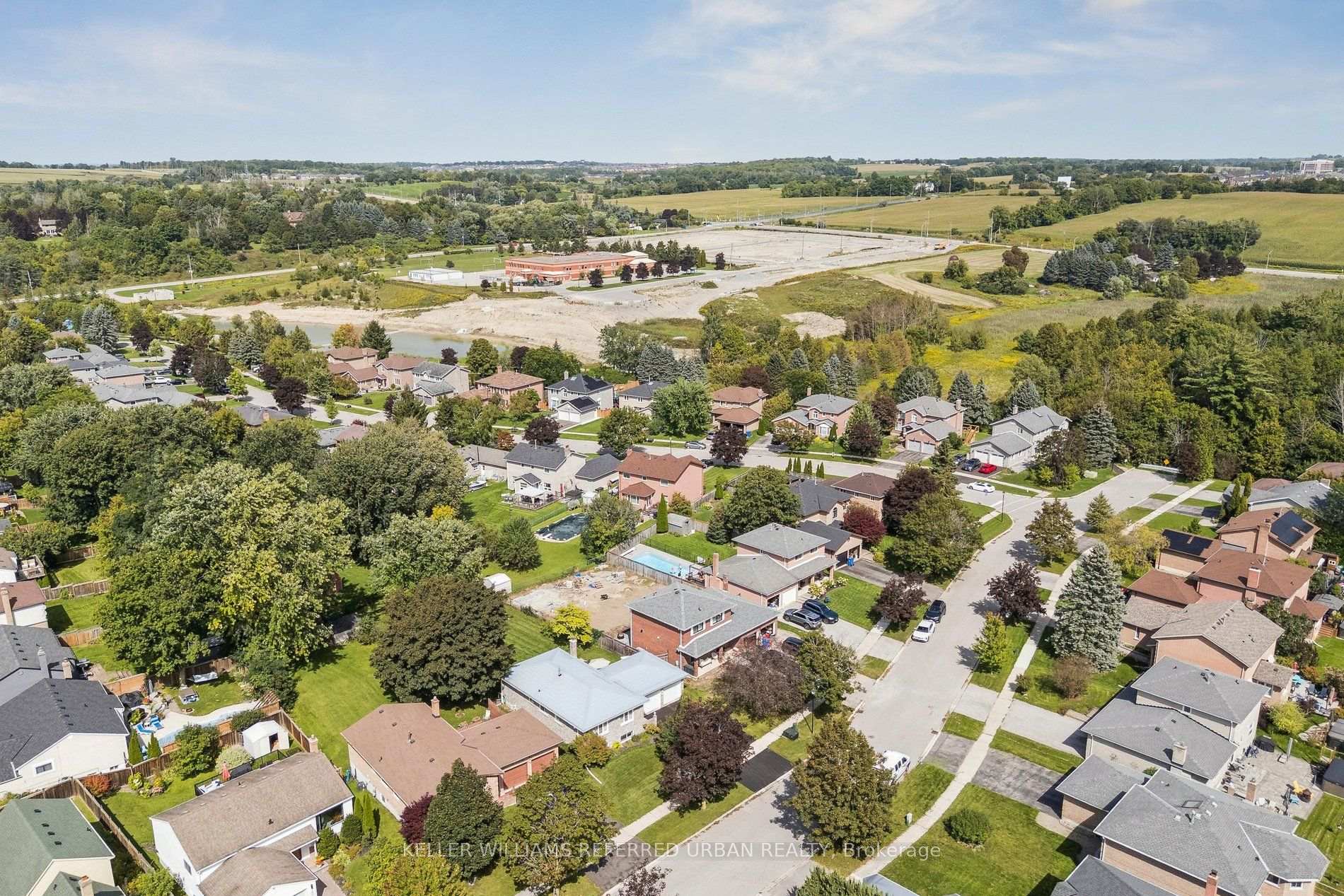 Photo 49 of 190 Hilltop Drive, East Gwillimbury, Holland Landing — HOMEH