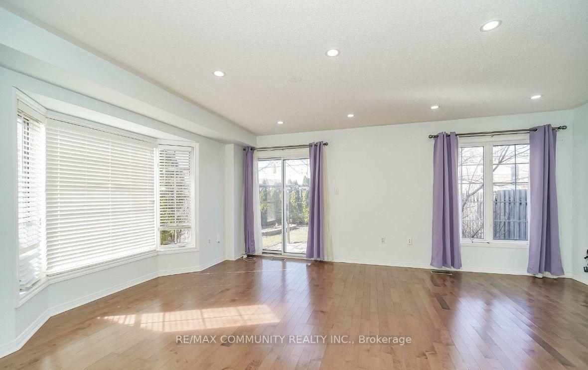 Photo 5 of 2 Oglevie Drive, Whitby, Pringle Creek — HOMEH