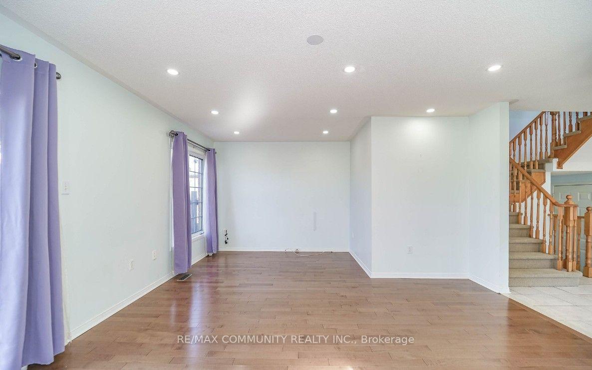 Photo 7 of 2 Oglevie Drive, Whitby, Pringle Creek — HOMEH