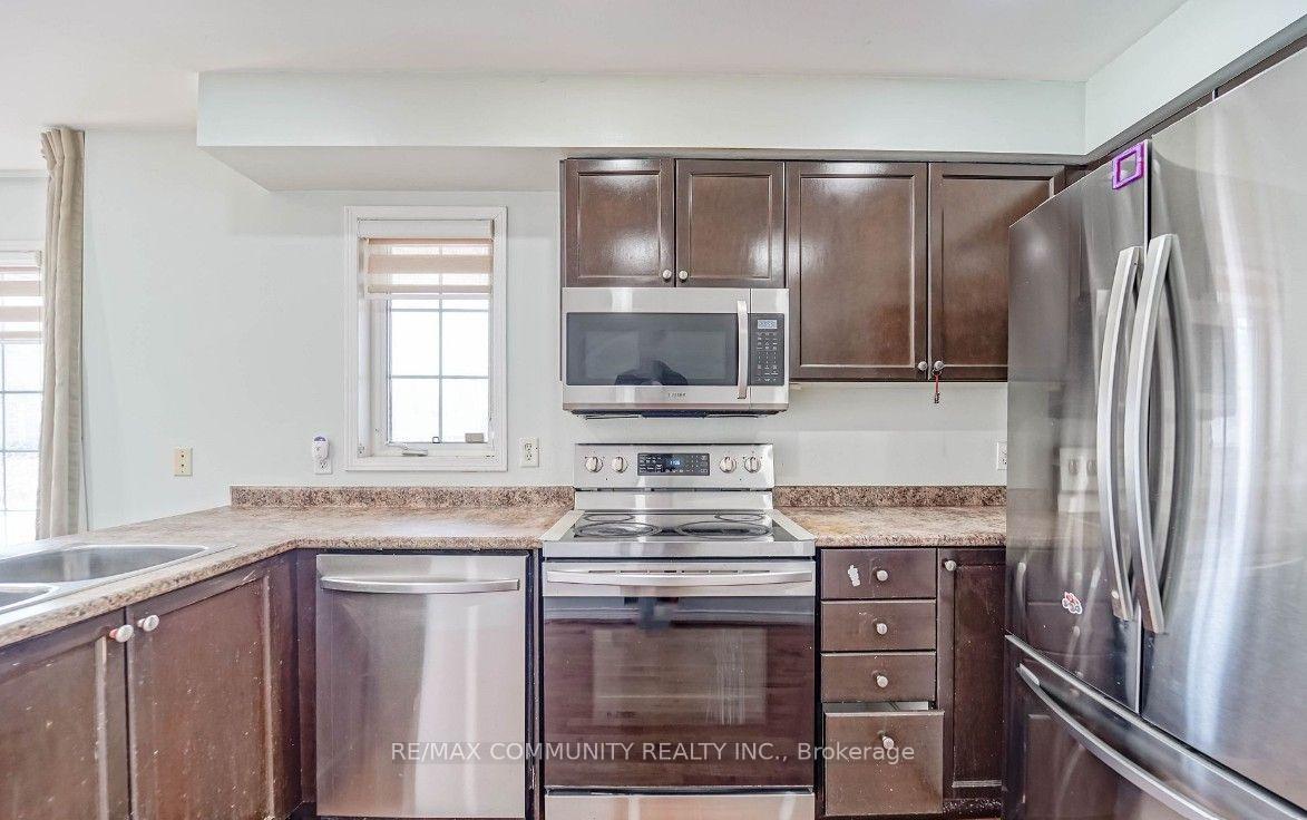 Photo 10 of 2 Oglevie Drive, Whitby, Pringle Creek — HOMEH