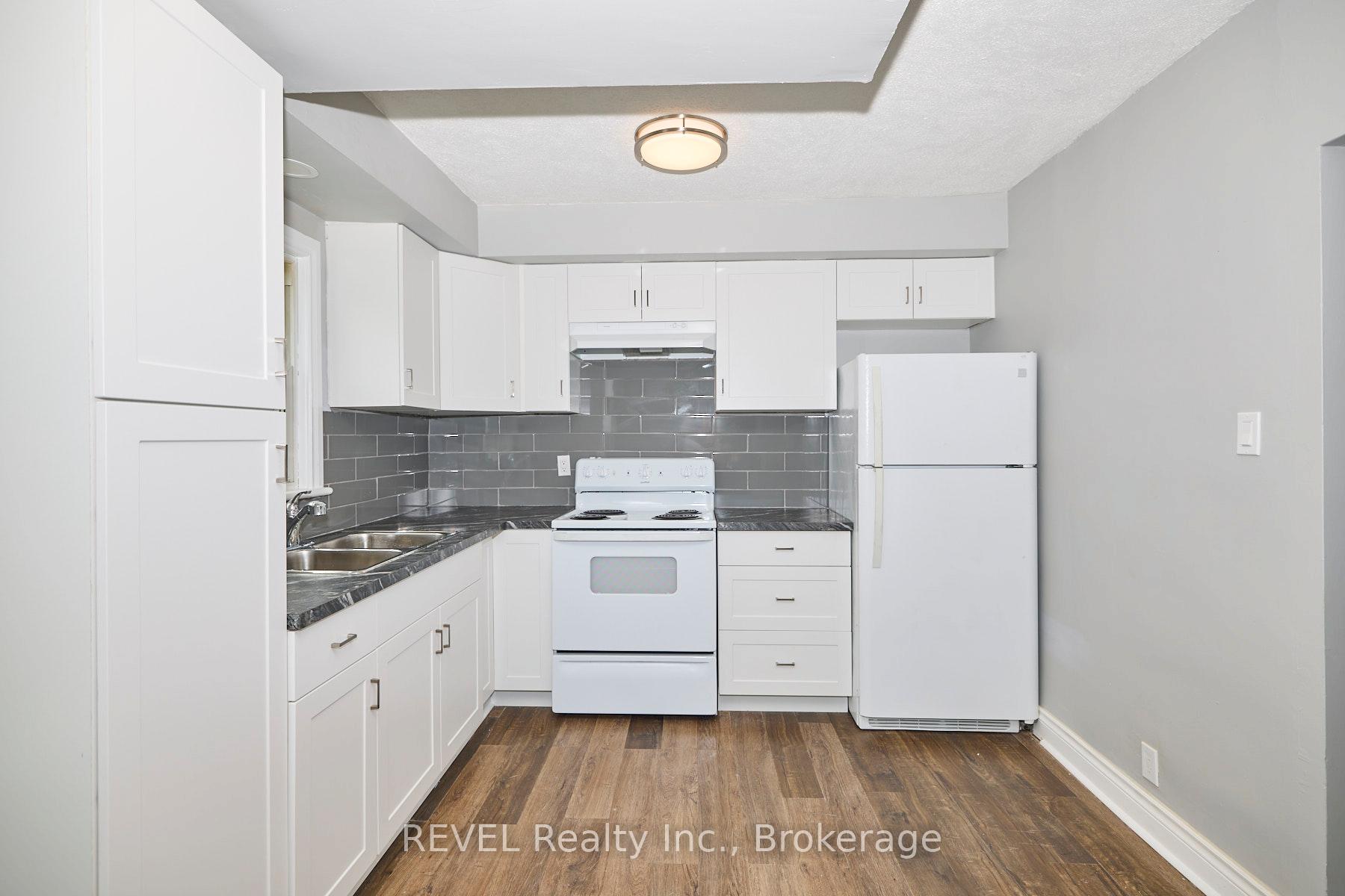 Photo 3 of 43 Cosby Avenue, St. Catharines, Facer — HOMEH