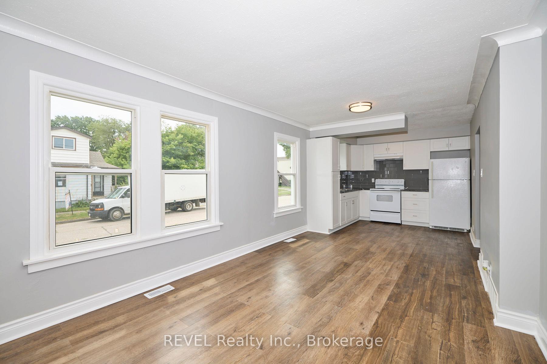 Photo 4 of 43 Cosby Avenue, St. Catharines, Facer — HOMEH