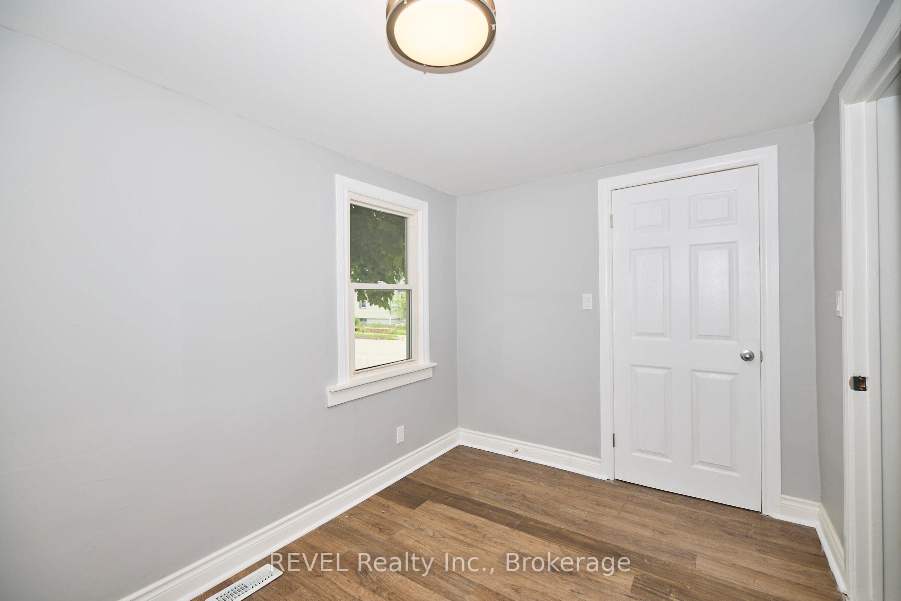 Photo 7 of 43 Cosby Avenue, St. Catharines, Facer — HOMEH