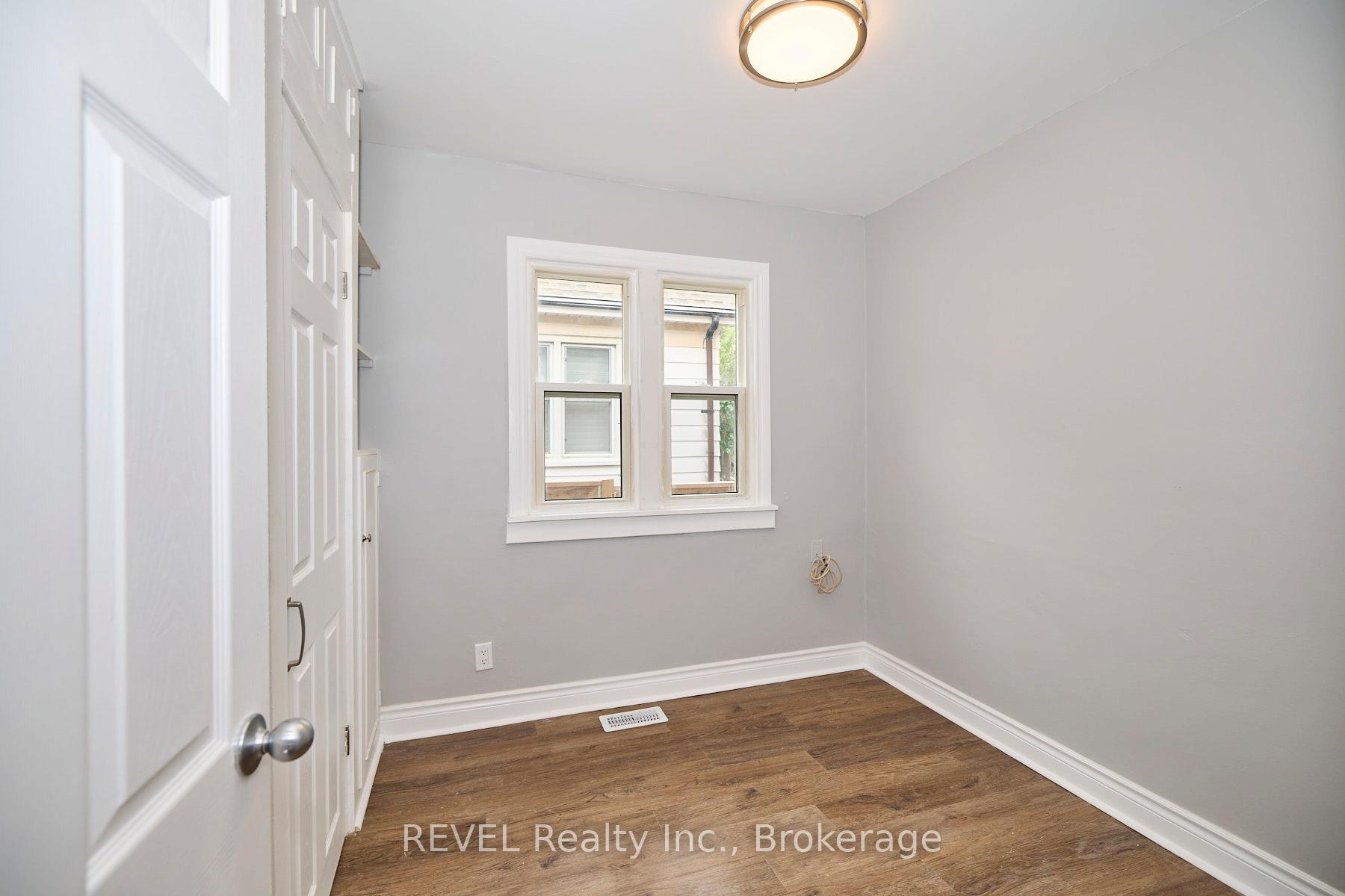 Photo 8 of 43 Cosby Avenue, St. Catharines, Facer — HOMEH