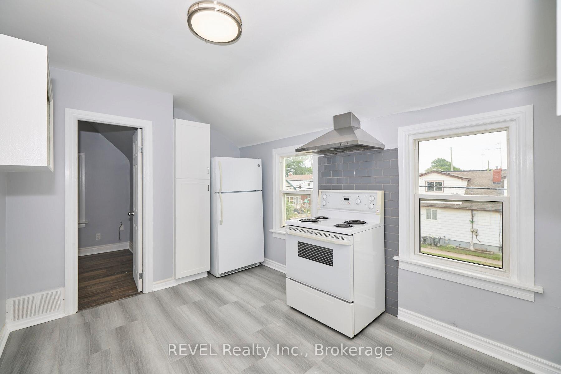 Photo 11 of 43 Cosby Avenue, St. Catharines, Facer — HOMEH
